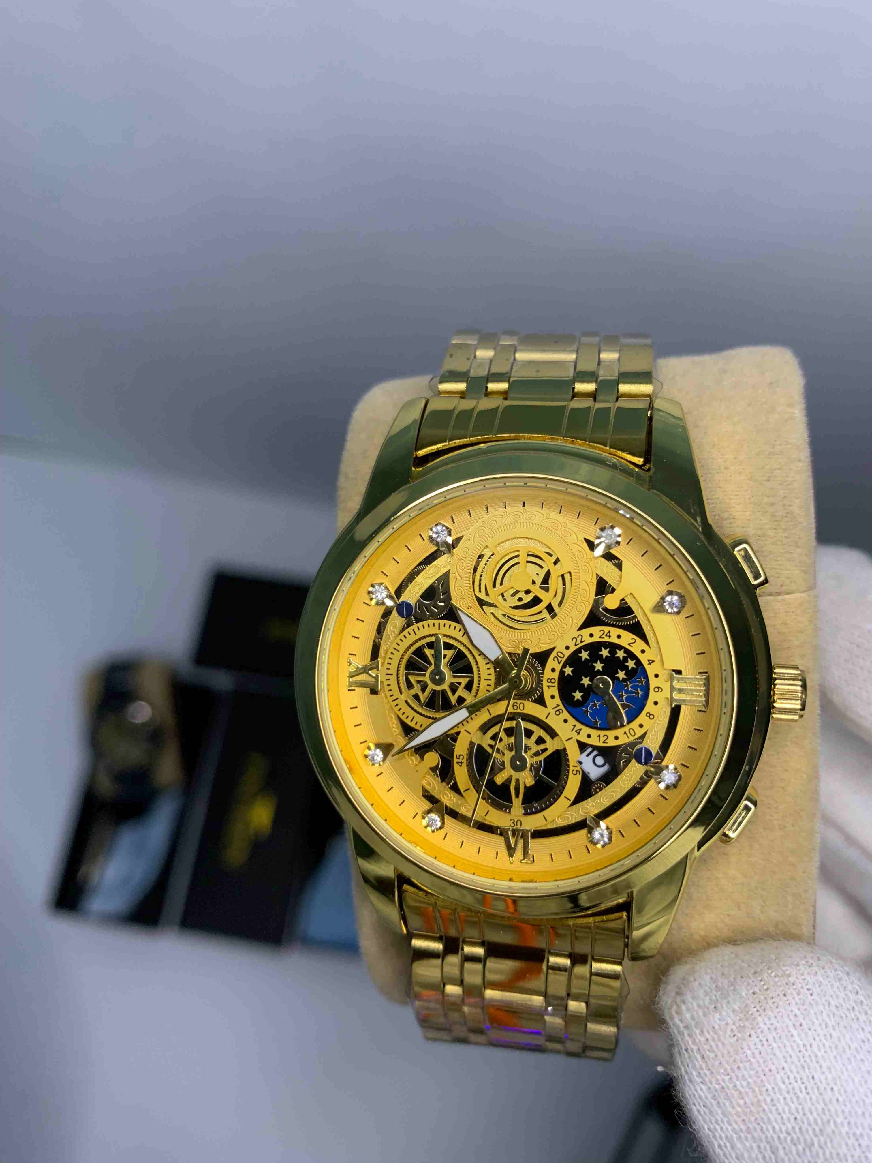 Luxury Silver Steel Watch β Elegant & Bold Style