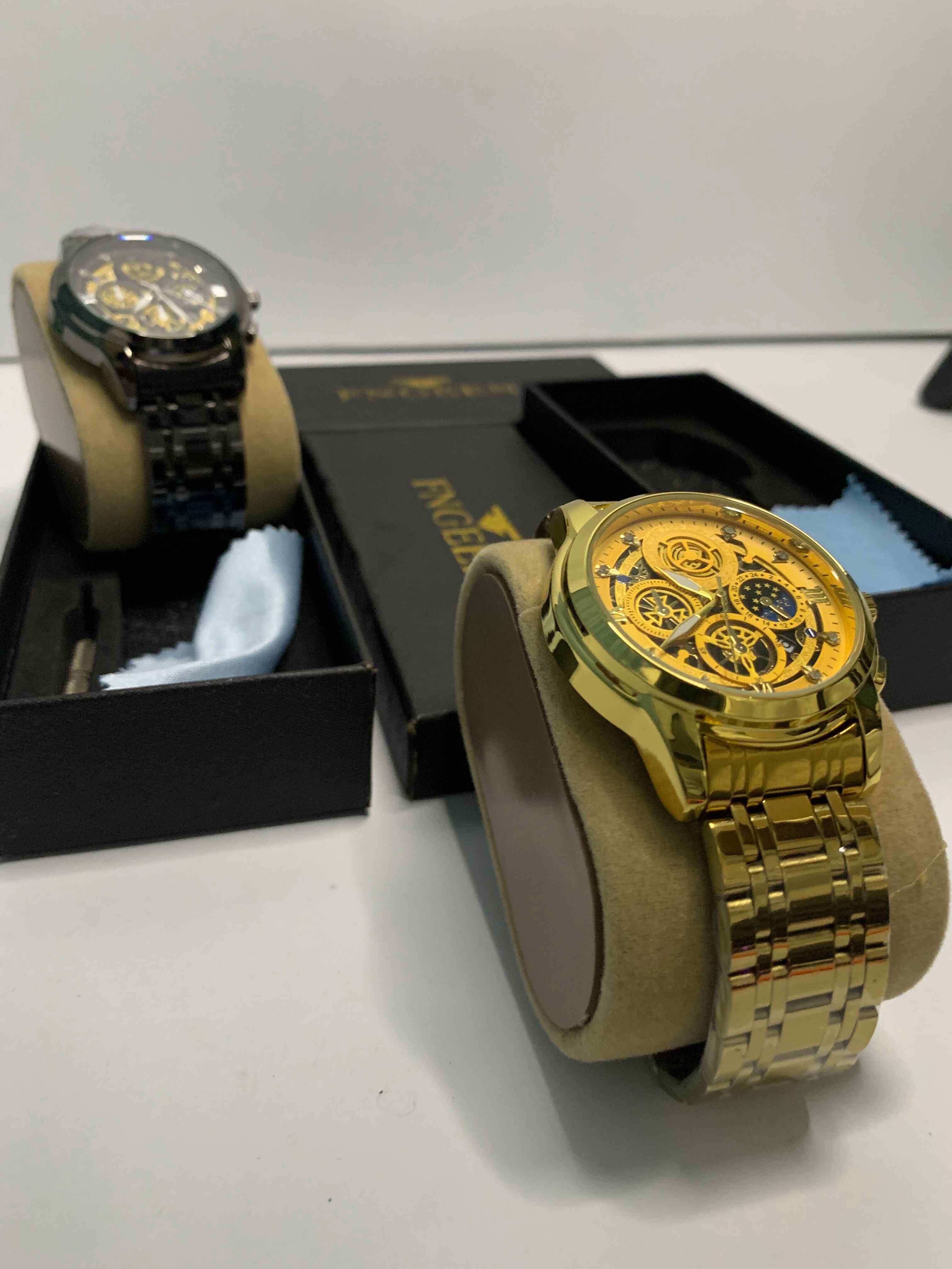 Luxury Silver Steel Watch β Elegant & Bold Style