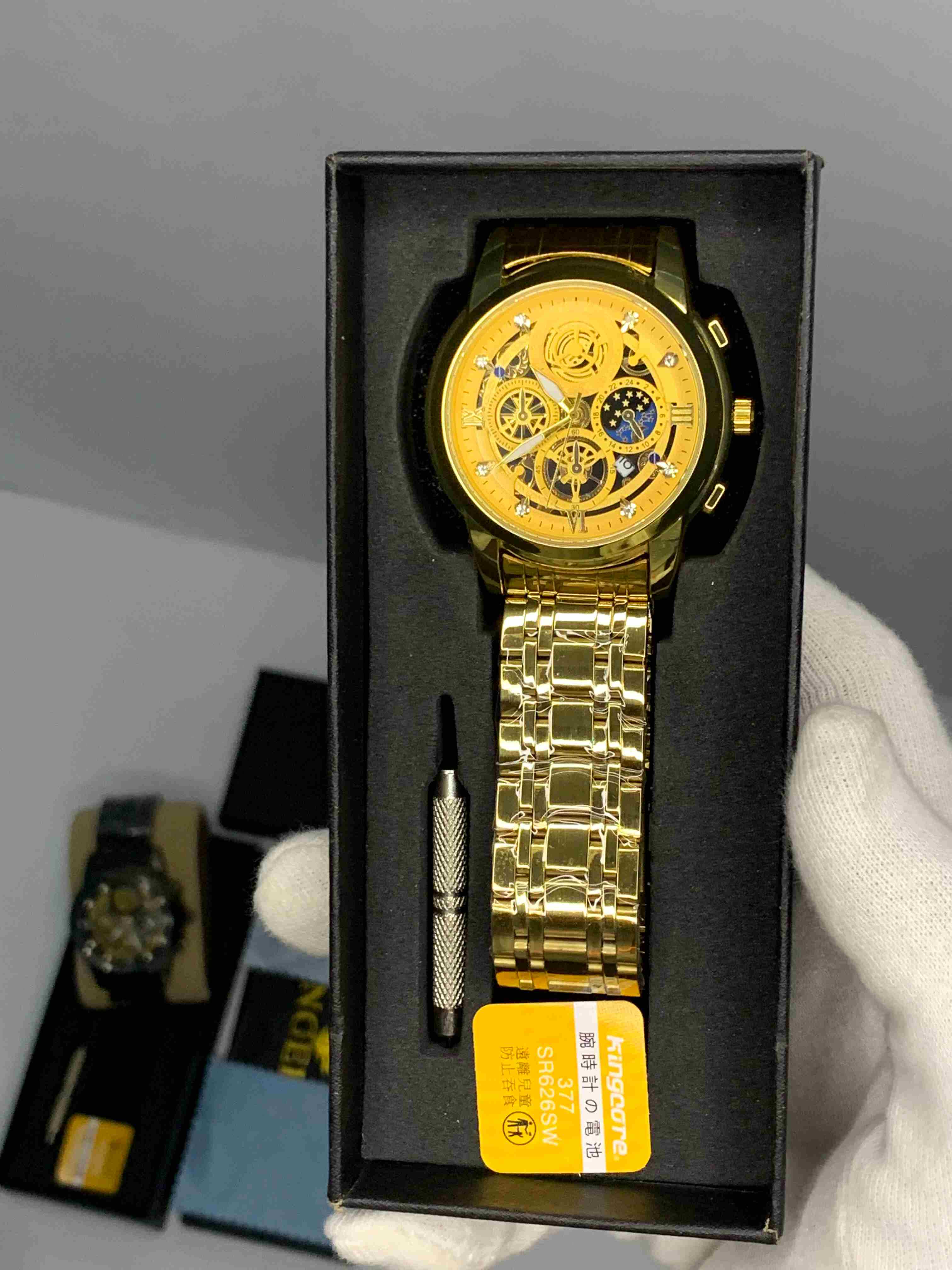 Luxury Silver Steel Watch β Elegant & Bold Style