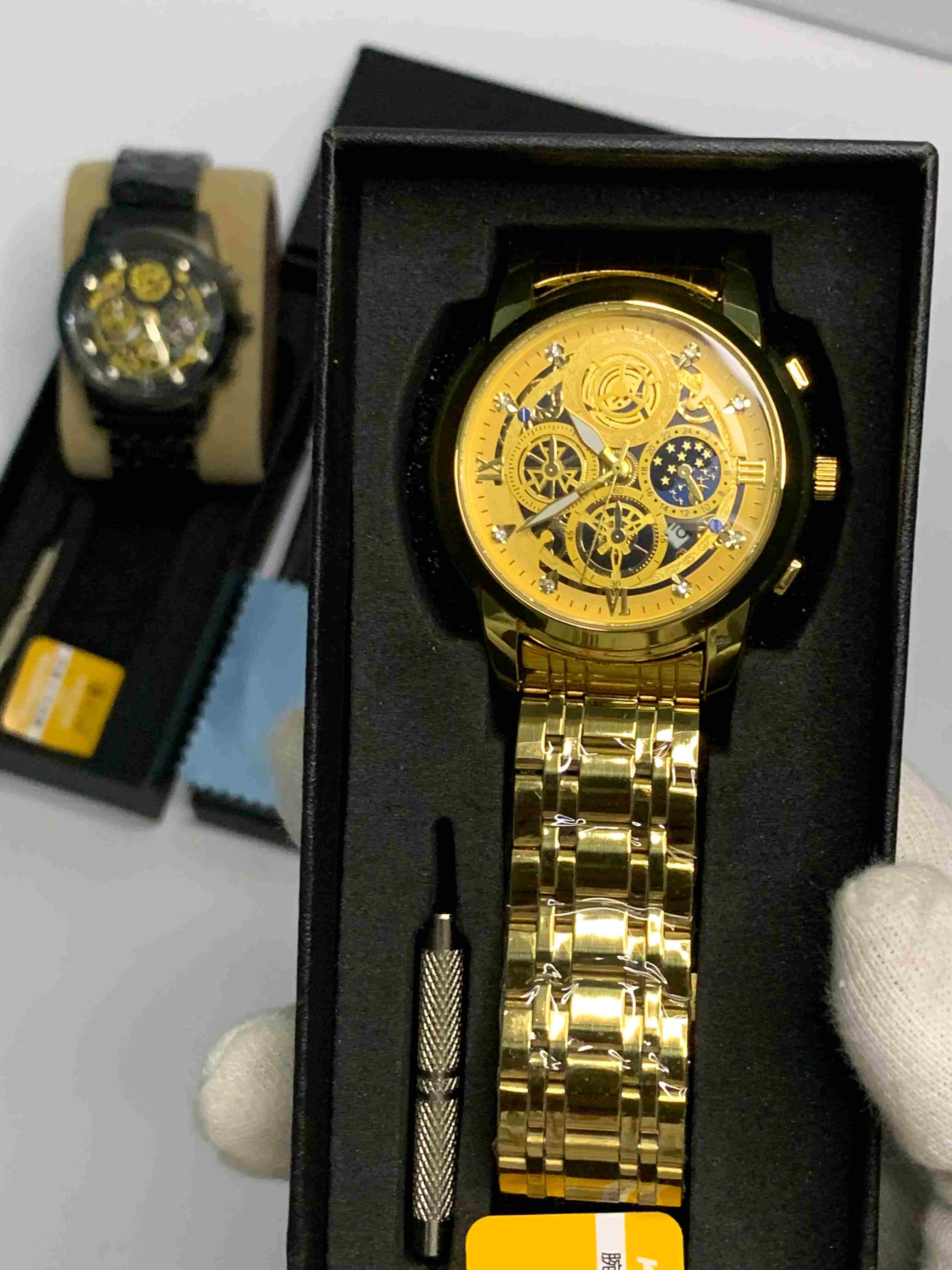 Luxury Silver Steel Watch β Elegant & Bold Style