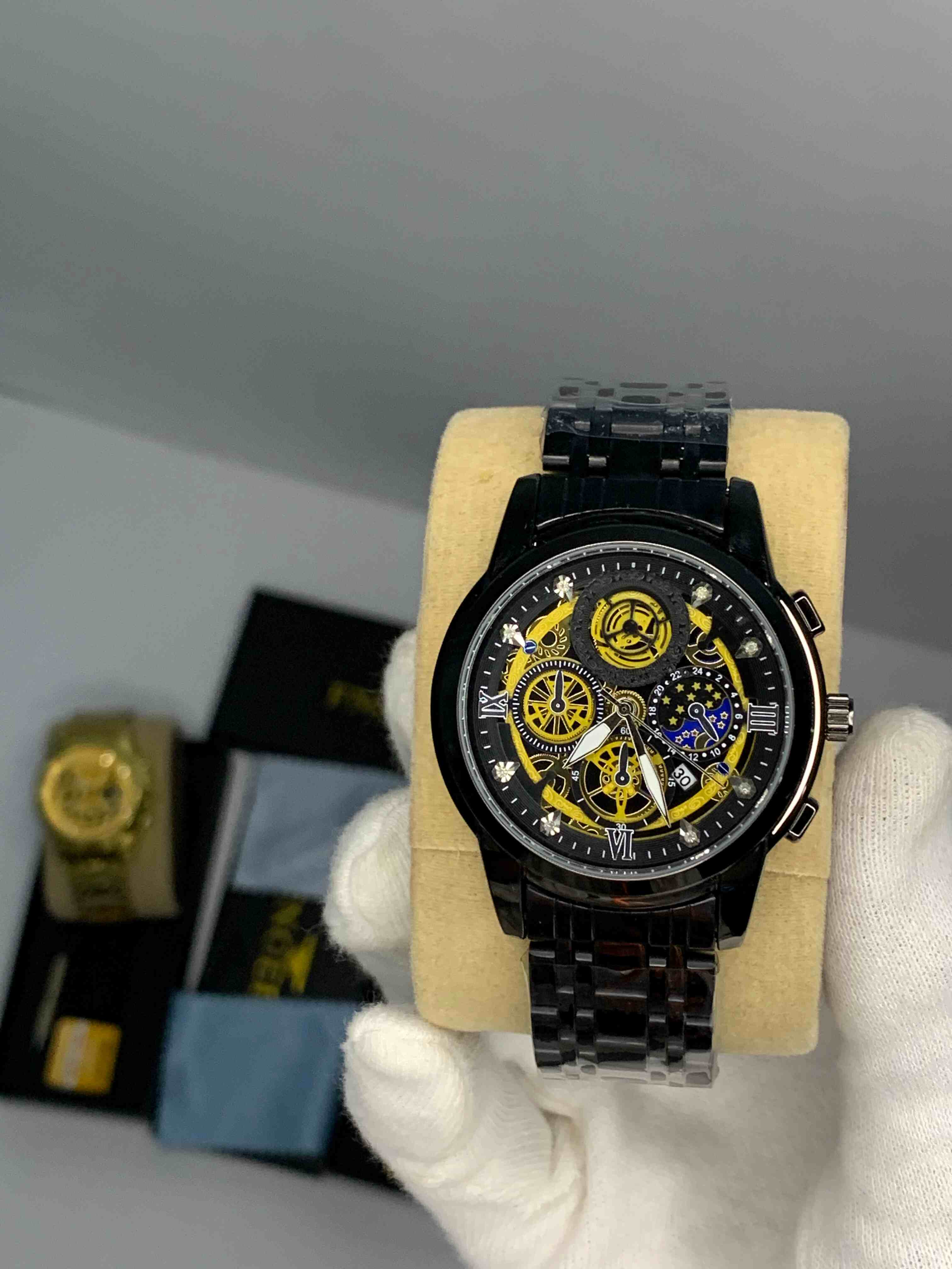 Luxury Silver Steel Watch β Elegant & Bold Style