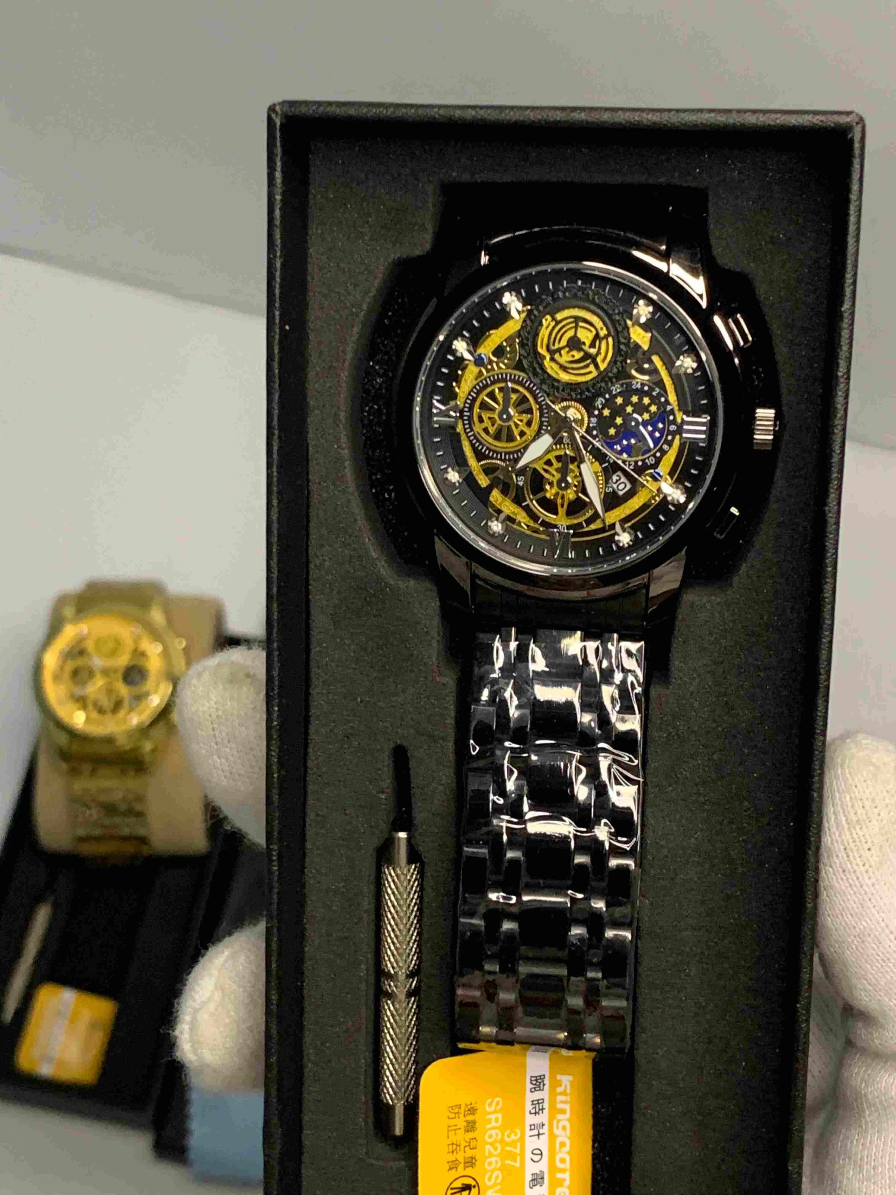 Luxury Silver Steel Watch β Elegant & Bold Style