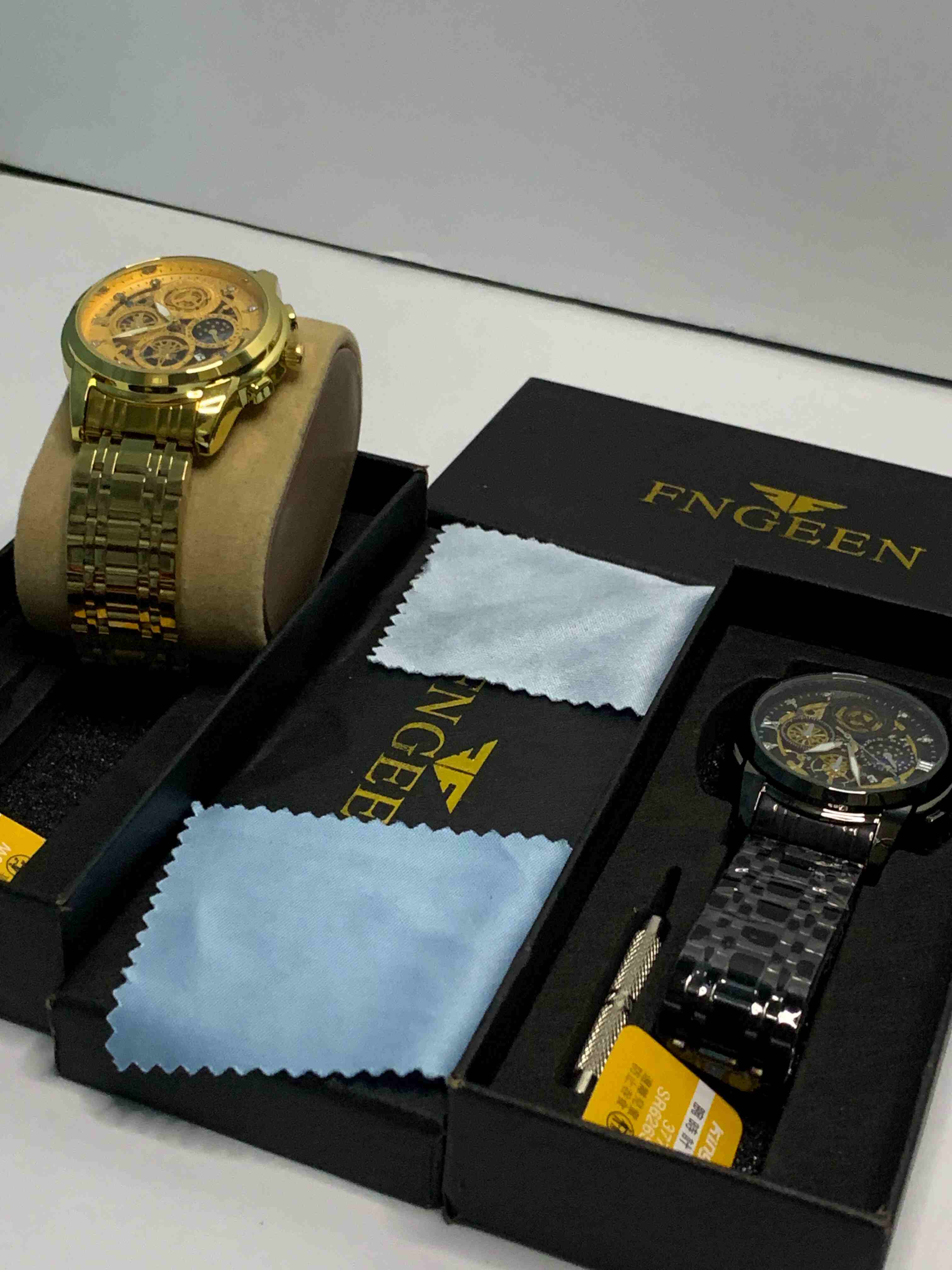 Luxury Silver Steel Watch β Elegant & Bold Style