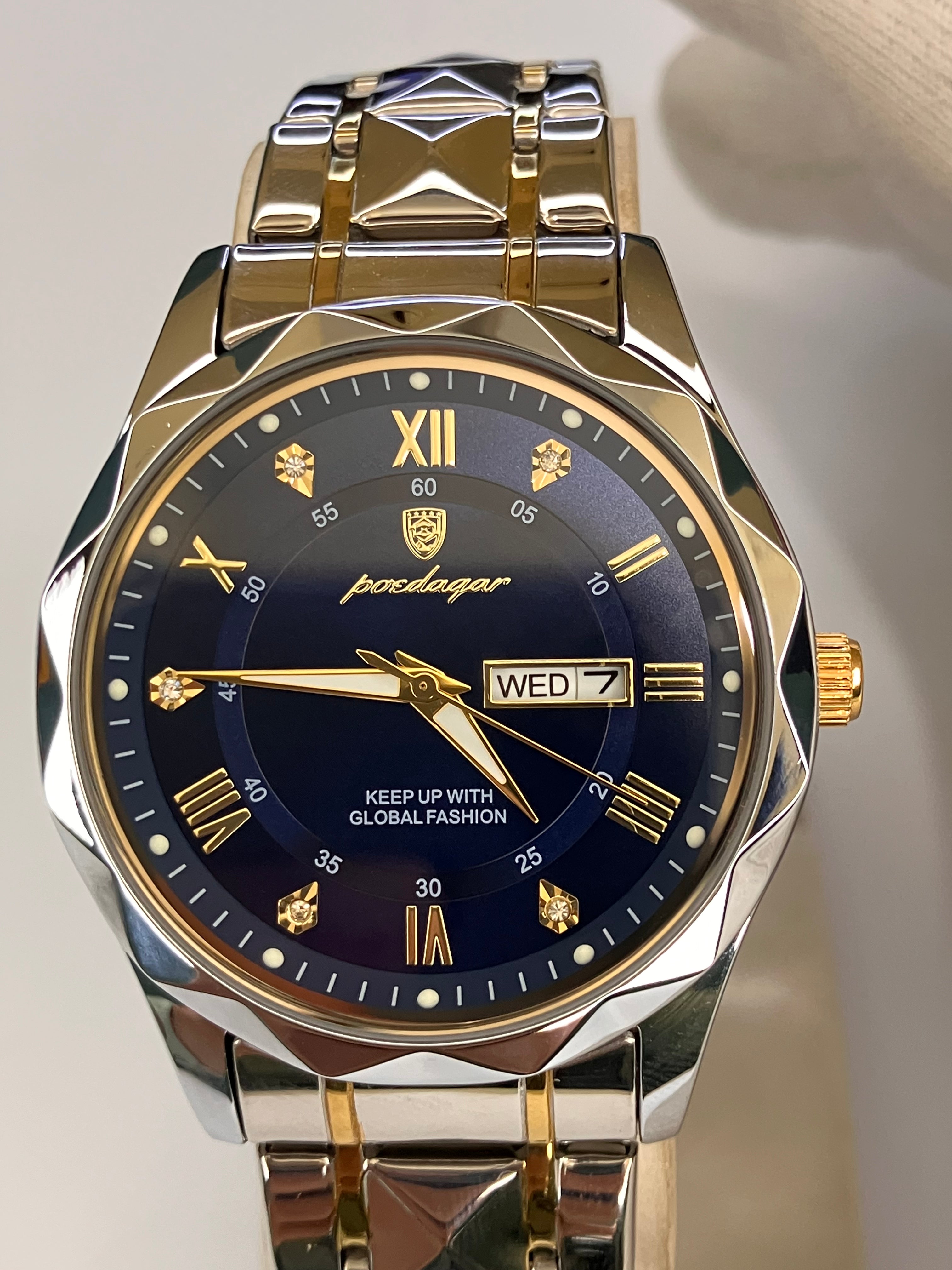 Elegant Men's Dual-Tone Wristwatch – Royal Blue Dial with Day & Date Display