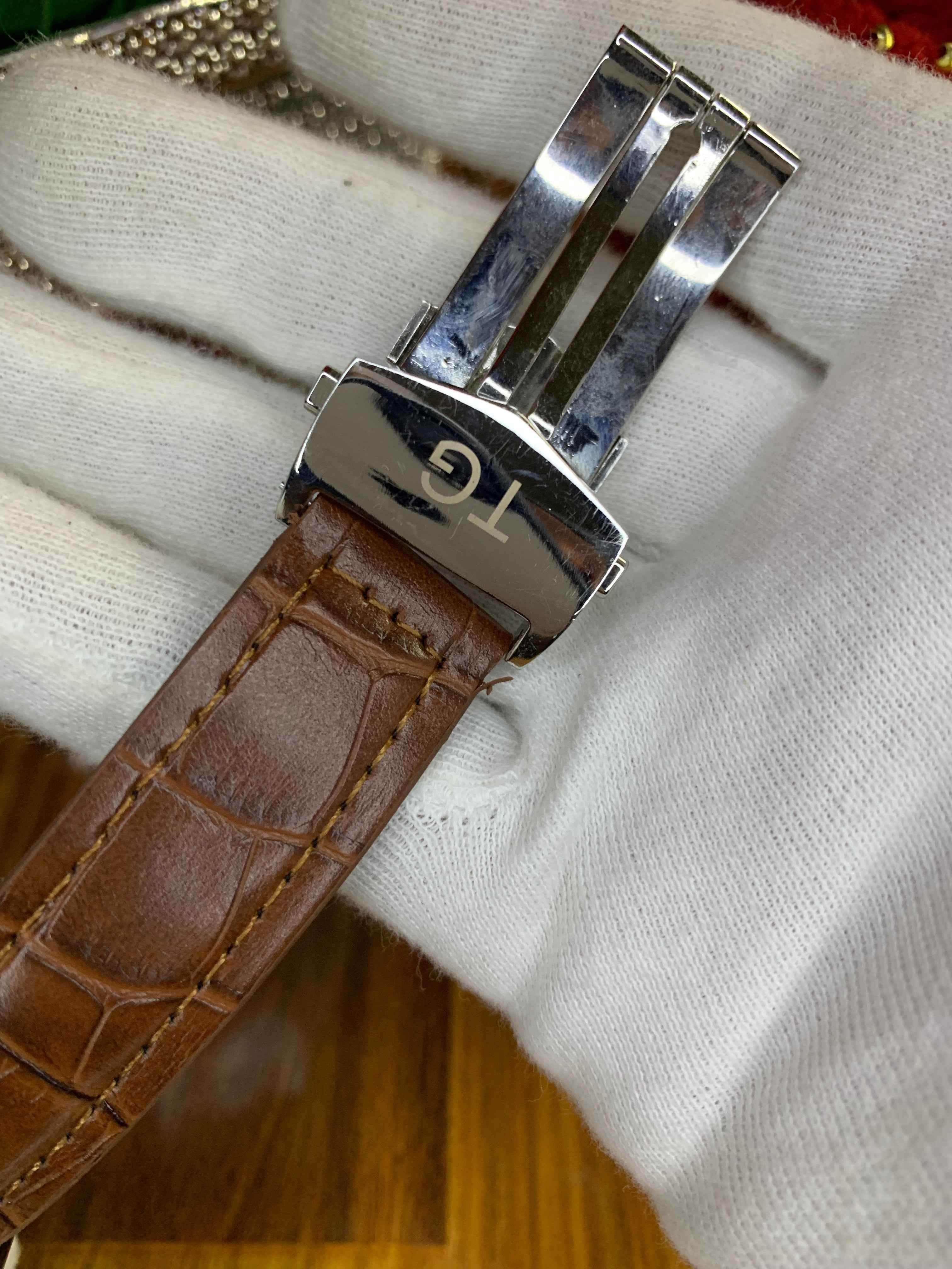 Luxury Brown Dial Quartz Watch – Leather Strap