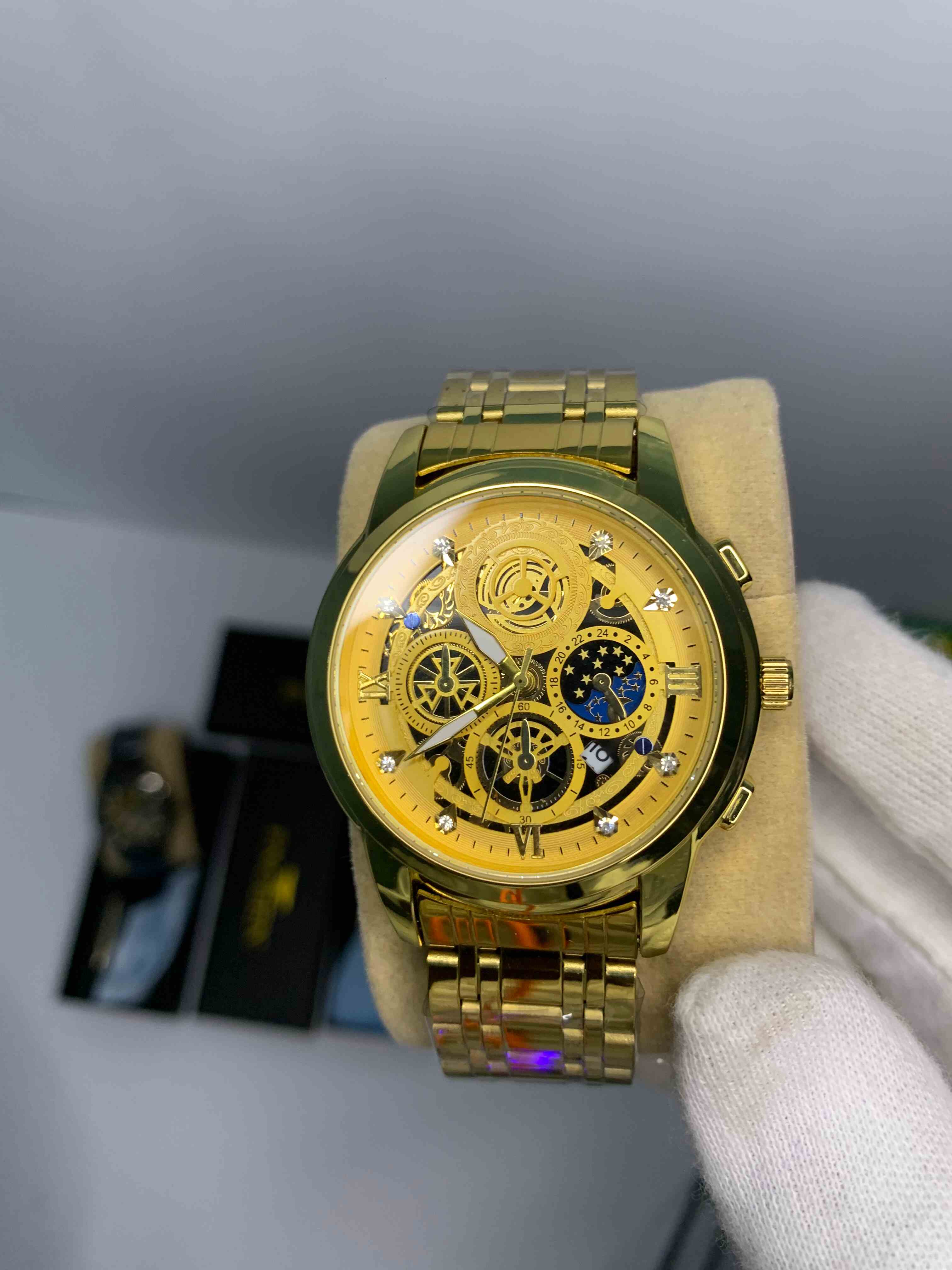 Luxury Silver Steel Watch – Elegant & Bold Style