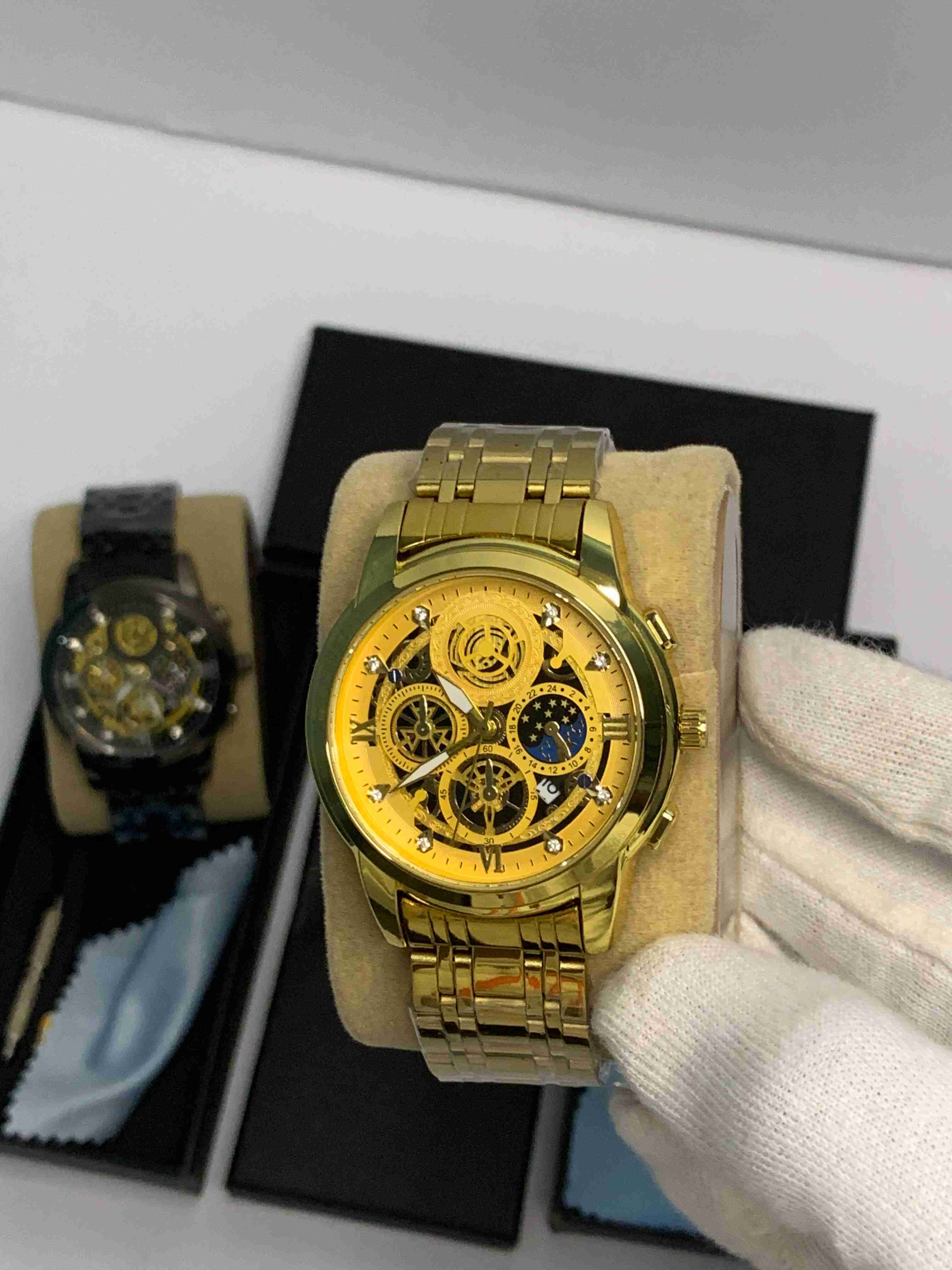 Luxury Silver Steel Watch – Elegant & Bold Style