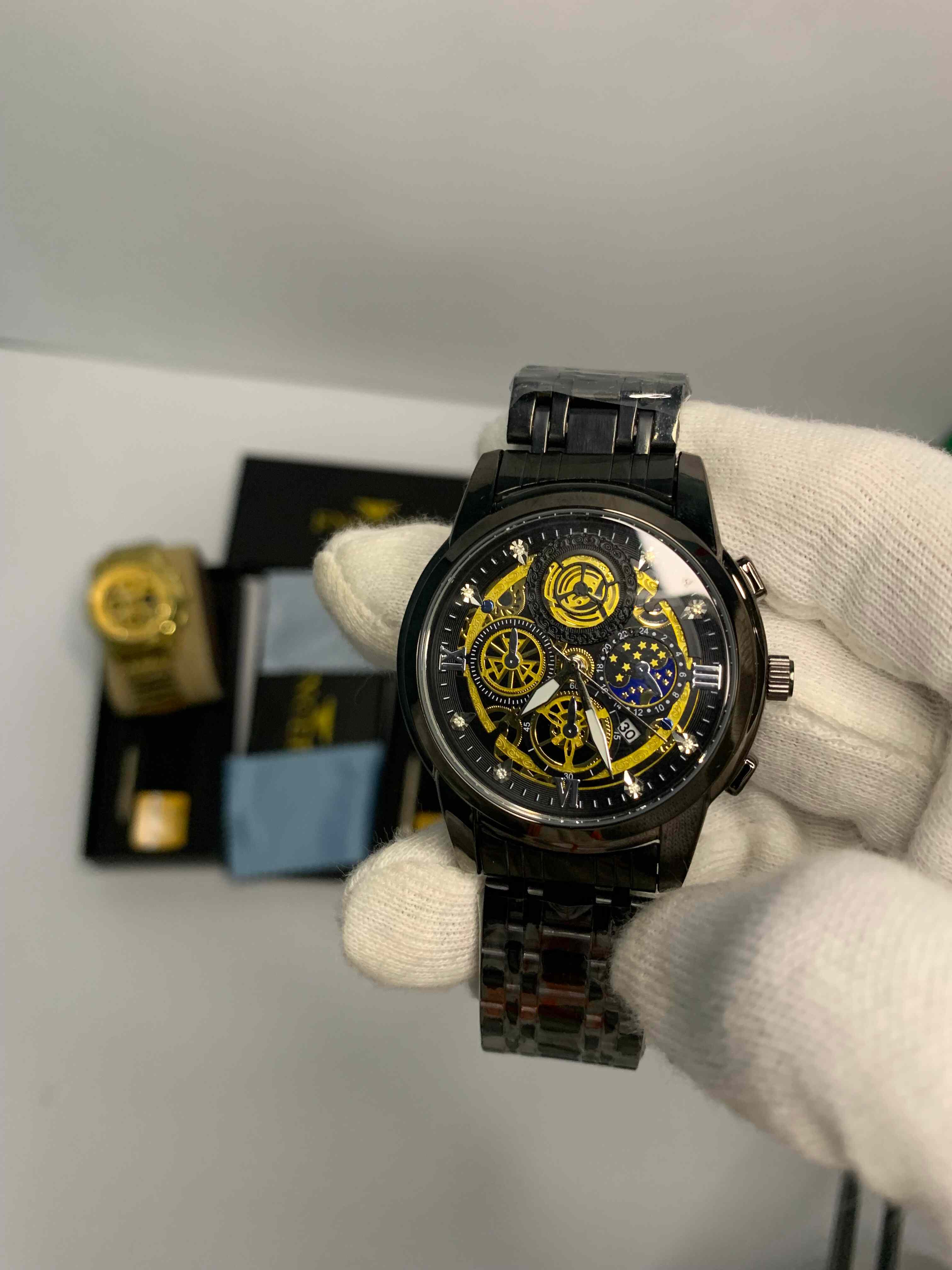 Luxury Silver Steel Watch – Elegant & Bold Style